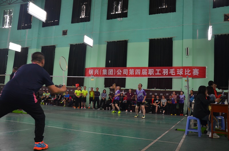 1579397420135683.jpg 集團(tuán)公司第四屆職工羽毛球比賽圓滿(mǎn)落幕2.jpg